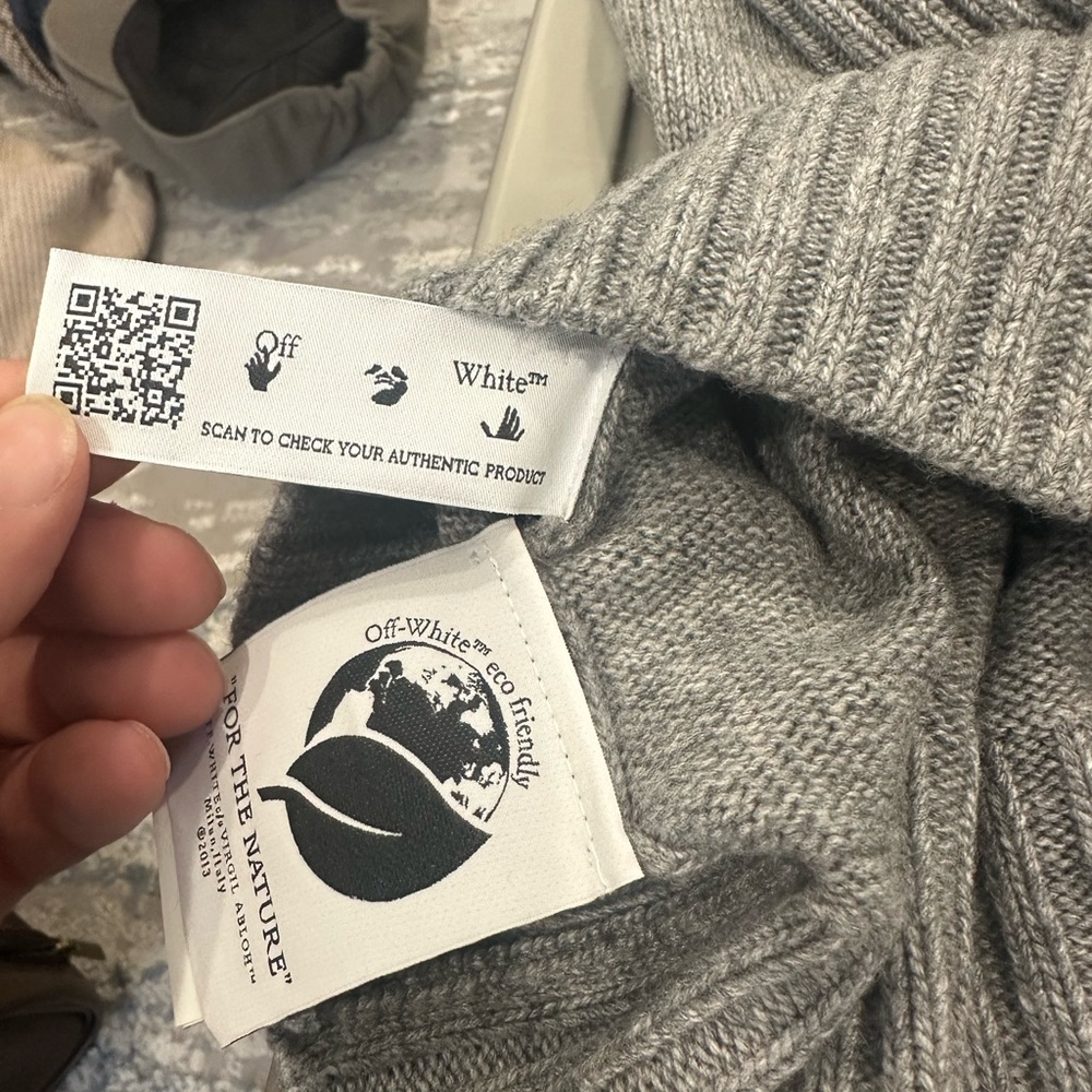 Off-White Turtle Neck Large - image 3